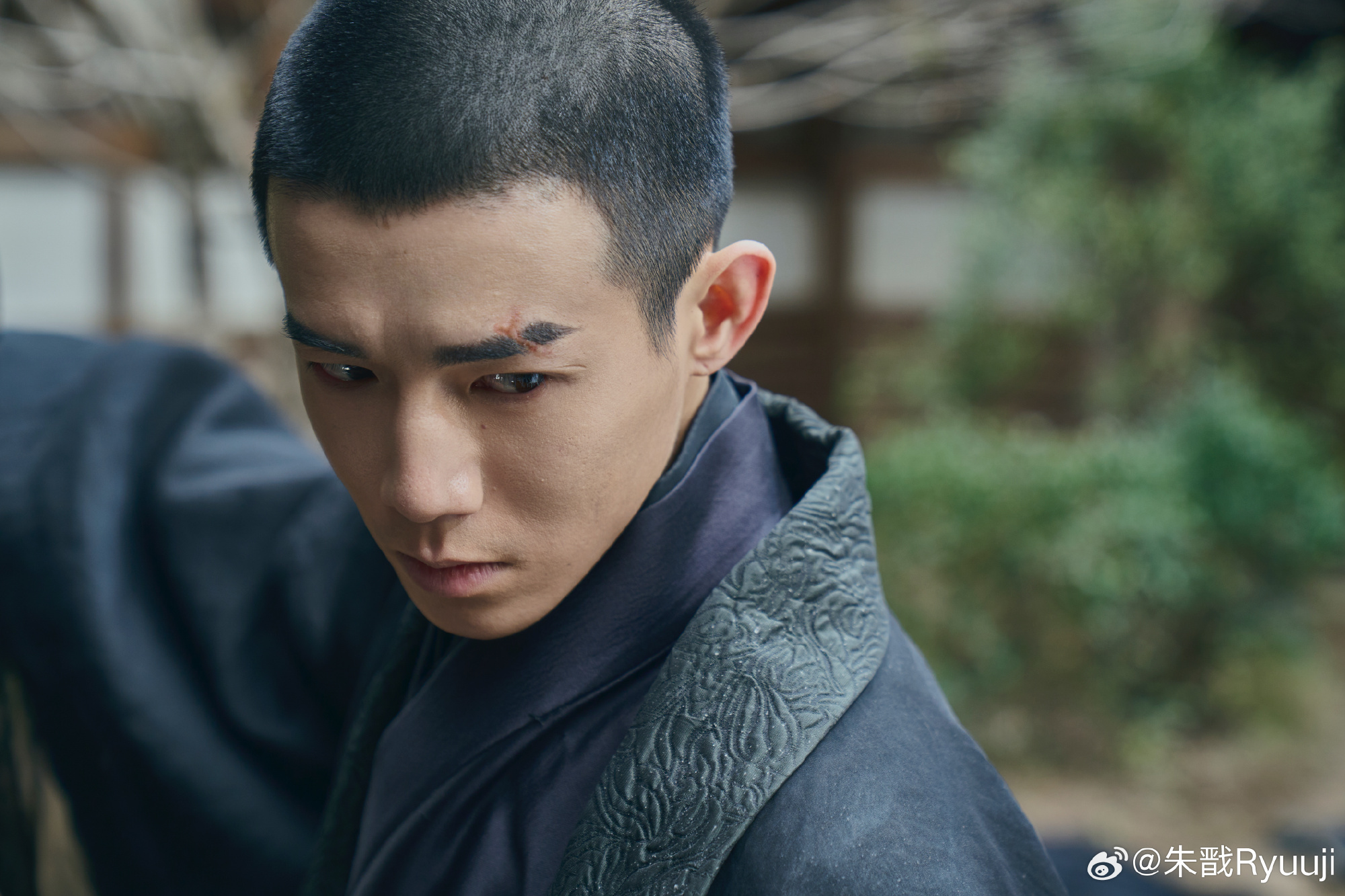 Post: #云之羽 寒鸦柒这小寸头怎么还不扑街 😡 ​​​
#MyJourneyToYou Cold Crow Seven how come this little inch hasn't pounced 😡
