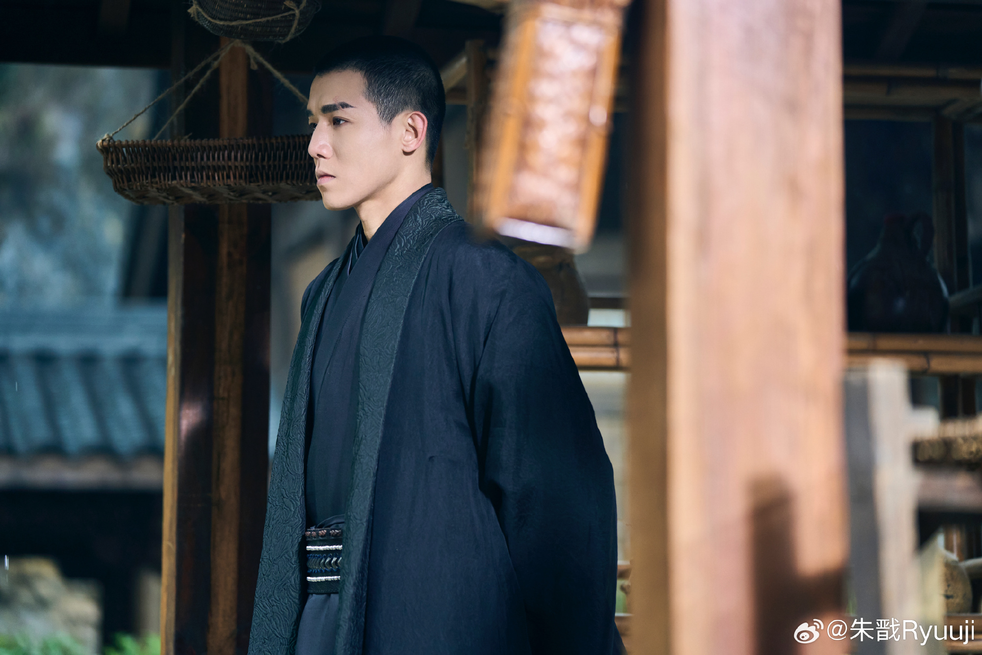 Post: #云之羽 寒鸦柒这小寸头怎么还不扑街 😡 ​​​
#MyJourneyToYou Cold Crow Seven how come this little inch hasn't pounced 😡
